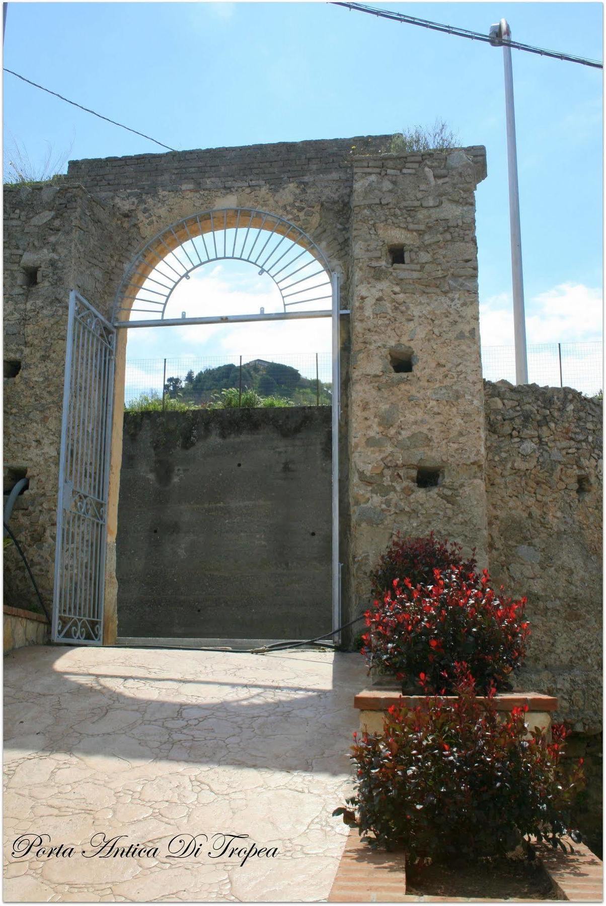 Appartamenti Porta Antica Di Тропеа Екстер'єр фото