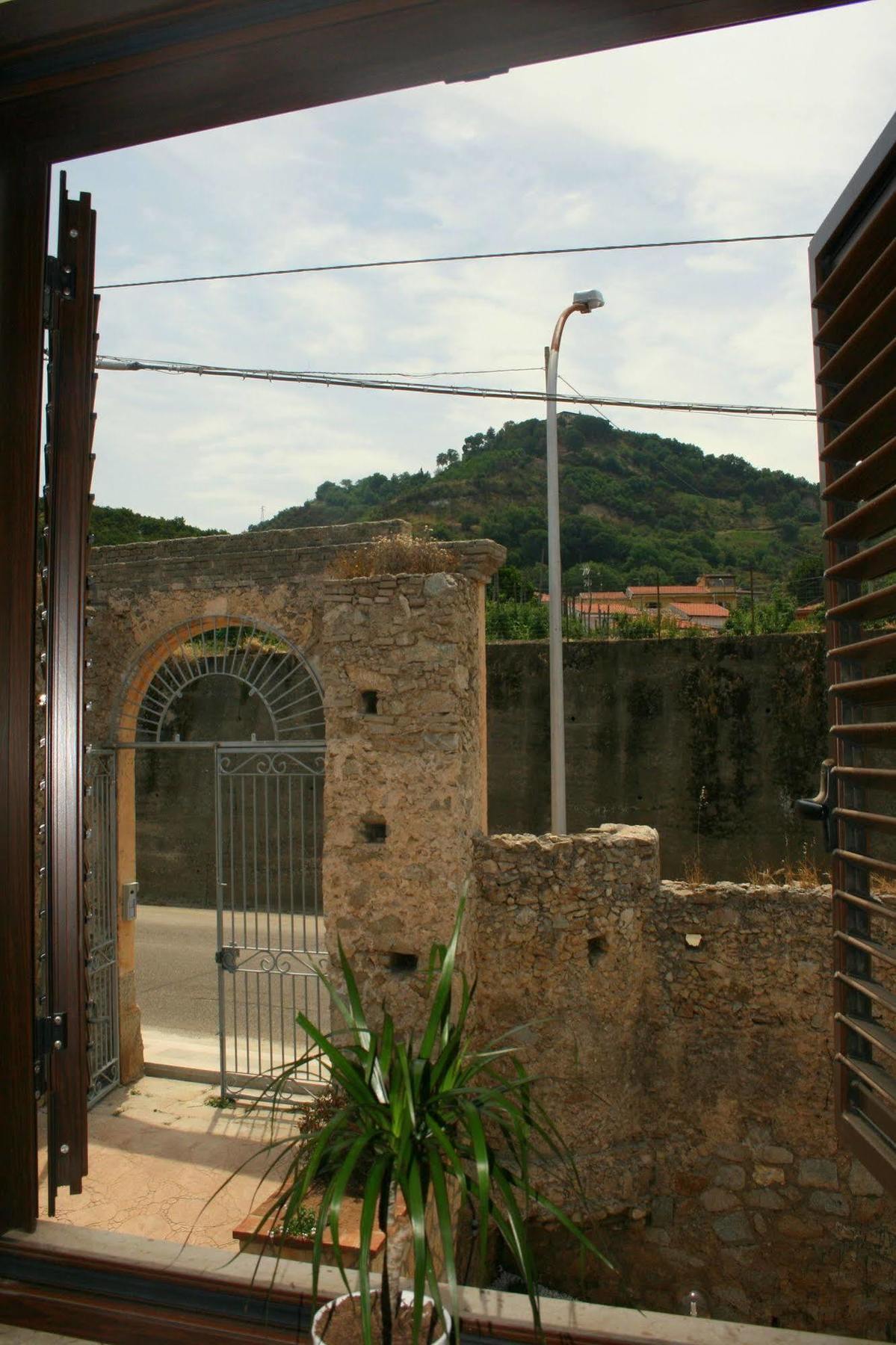 Appartamenti Porta Antica Di Тропеа Екстер'єр фото